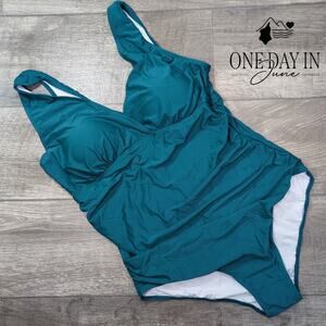 Aqua Eve Plus Size Tummy Control One Piece Swimsuit Size 16W